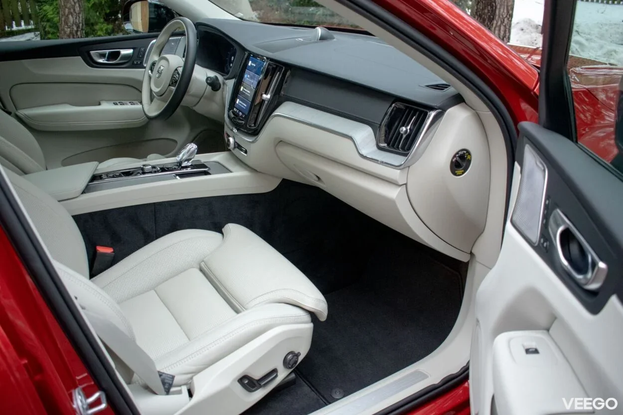 Volvo XC60 MY24 Ultimate DARK Xenium Intelli PRO Wntr 2 145kW