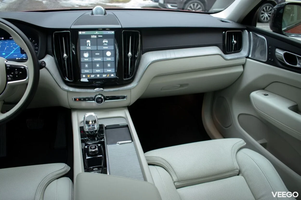 Volvo XC60 MY24 Ultimate DARK Xenium Intelli PRO Wntr 2 145kW