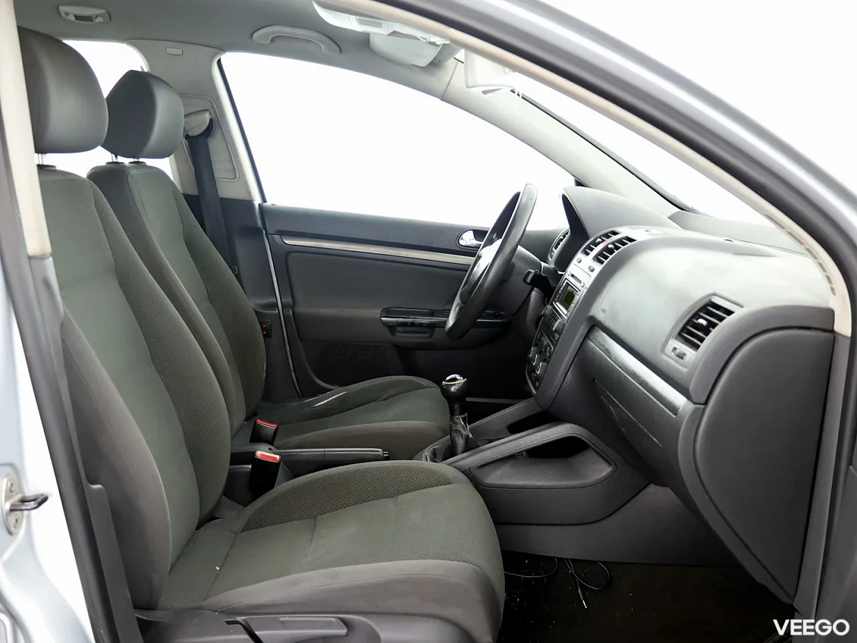 Volkswagen Golf 2.0 104kW