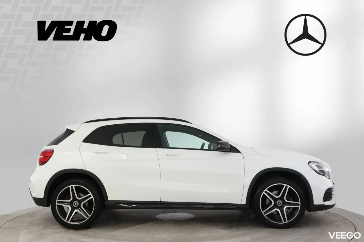 Mercedes-Benz GLA220 4Matic AMG 2 135kW