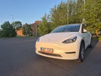 Tesla Model Y 0.0 88kW thumbnail