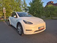 Tesla Model Y 0.0 88kW thumbnail