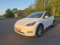 Tesla Model Y 0.0 88kW thumbnail