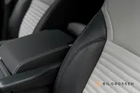 Land Rover Discovery D250 MHEV 249hk R Dynamic Pano 360 183kW thumbnail