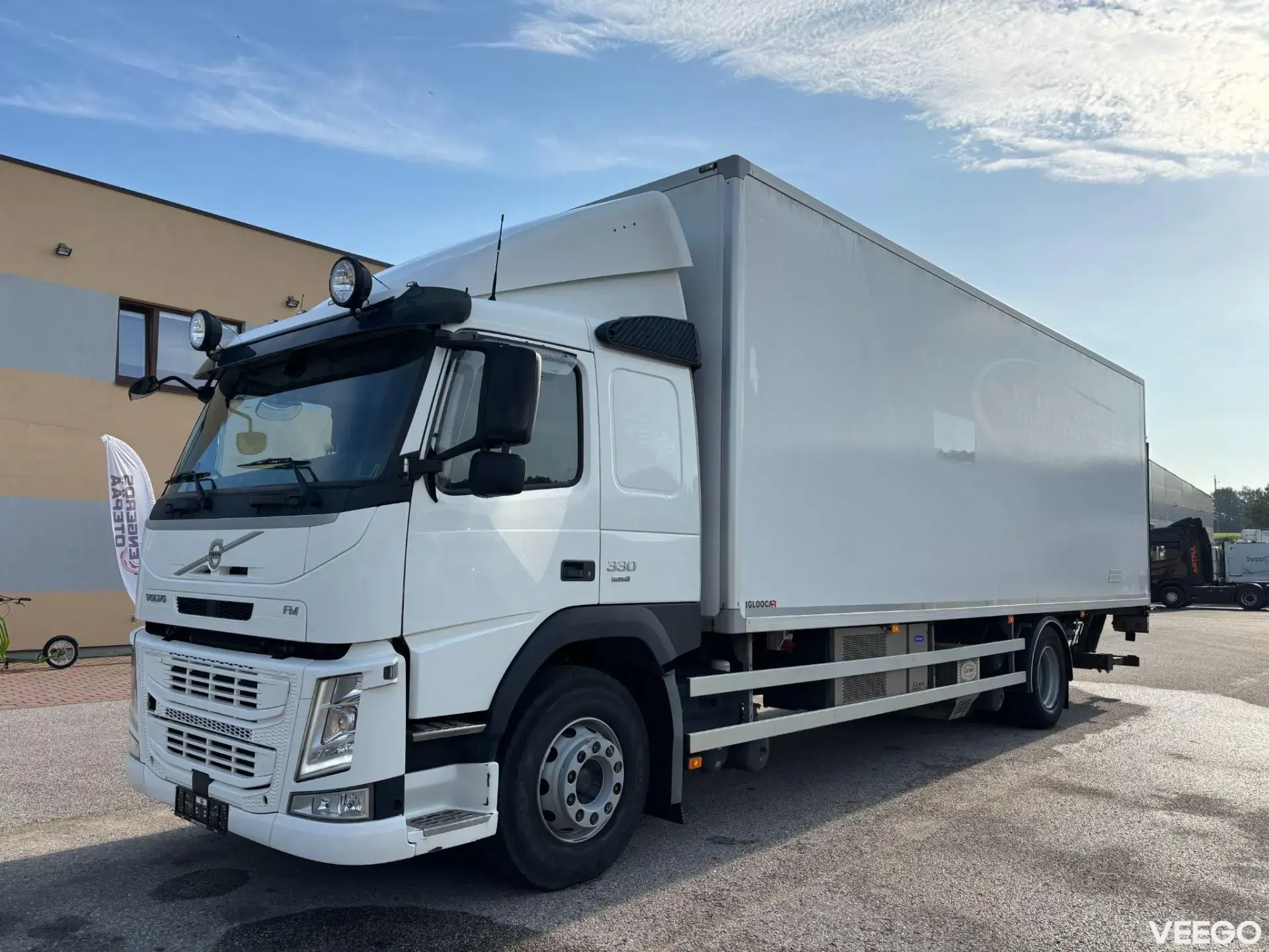Volvo FM 4x2 + CARRIER 250kW