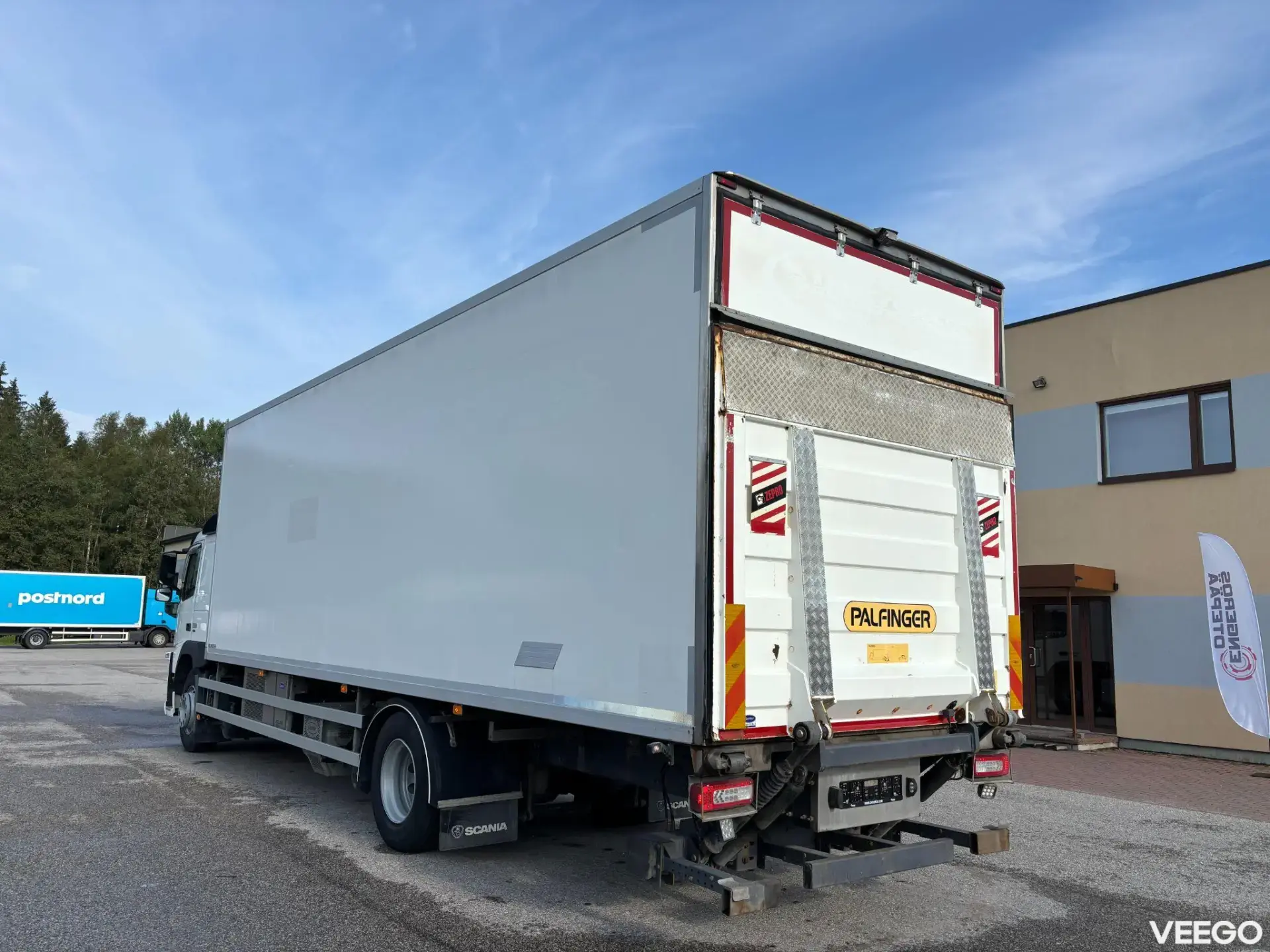 Volvo FM 4x2 + CARRIER 250kW