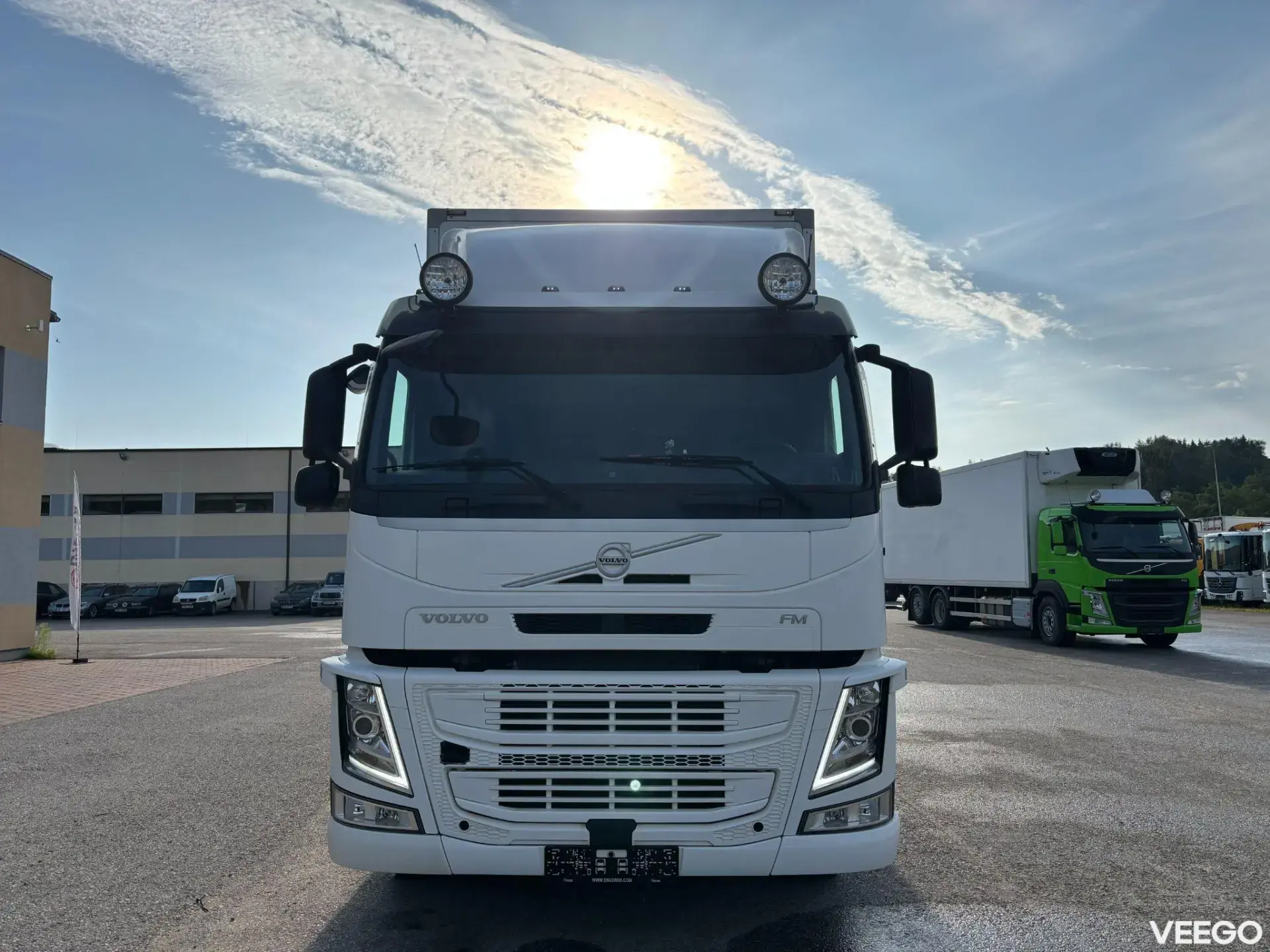 Volvo FM 4x2 + CARRIER 250kW