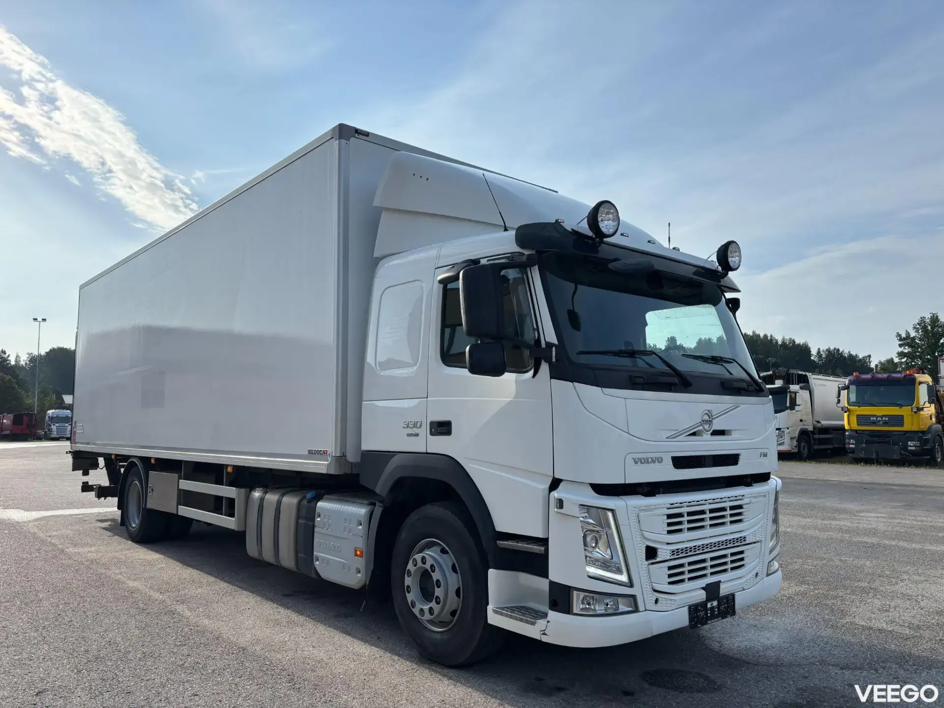Volvo FM 4x2 + CARRIER 250kW