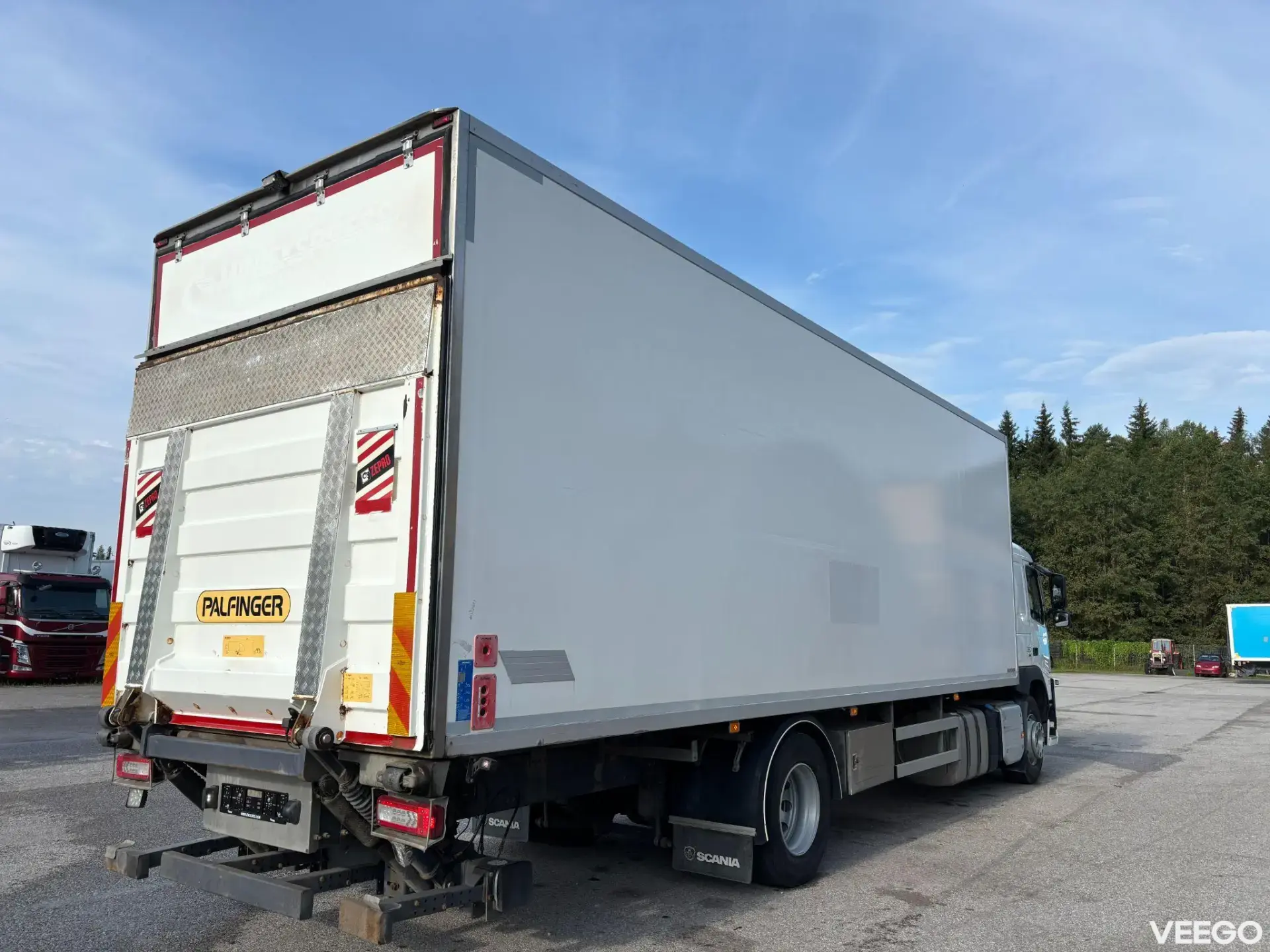 Volvo FM 4x2 + CARRIER 250kW
