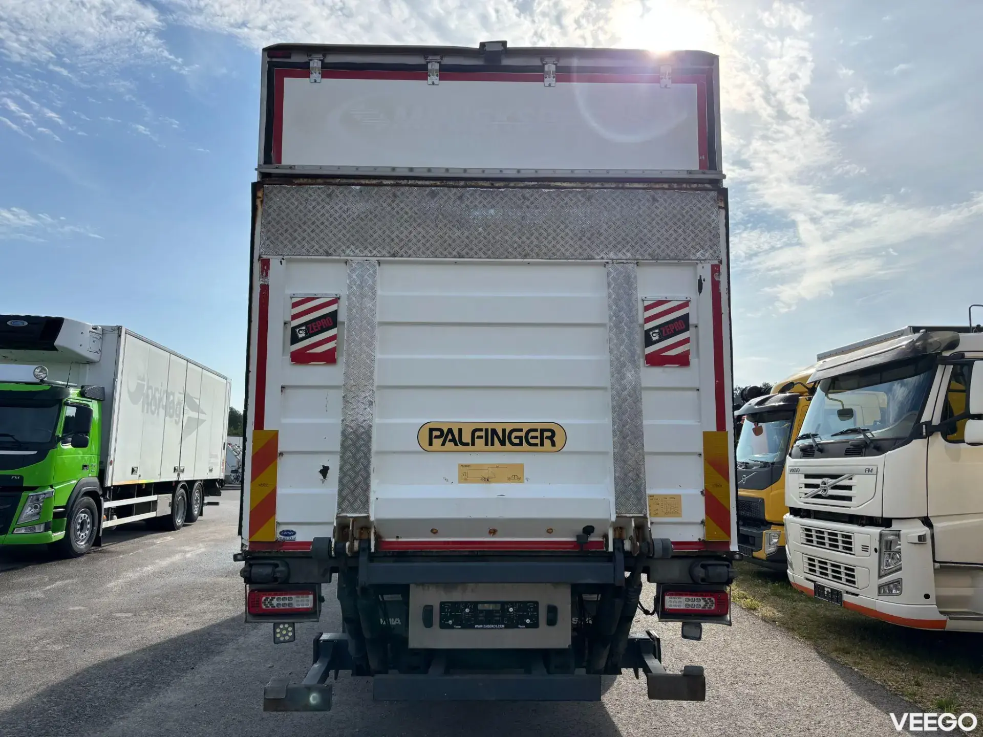 Volvo FM 4x2 + CARRIER 250kW