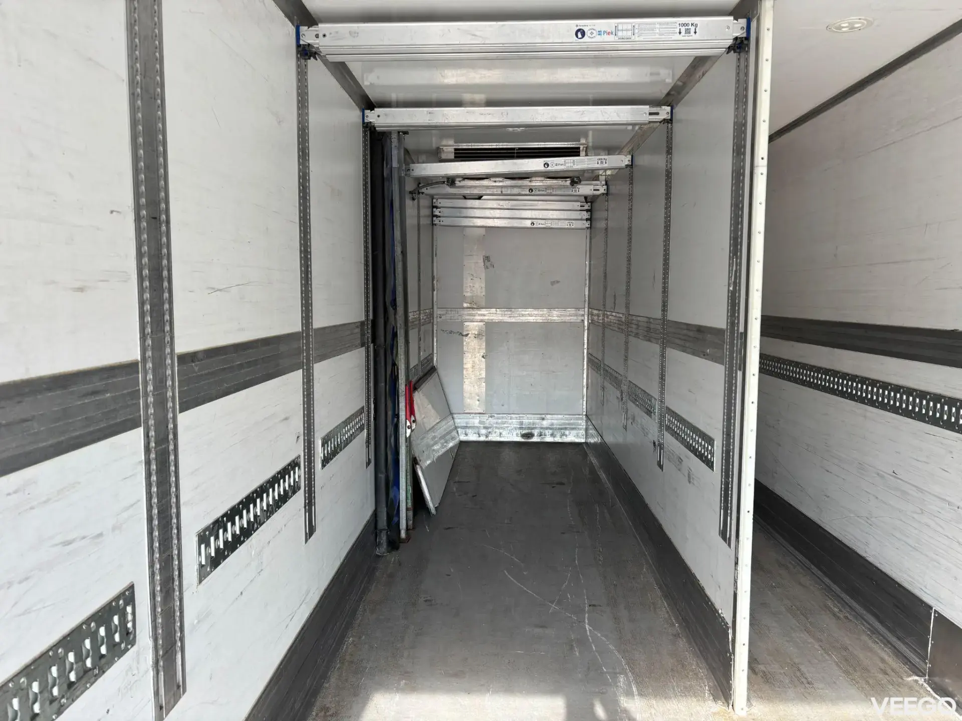 Volvo FM 4x2 + CARRIER 250kW