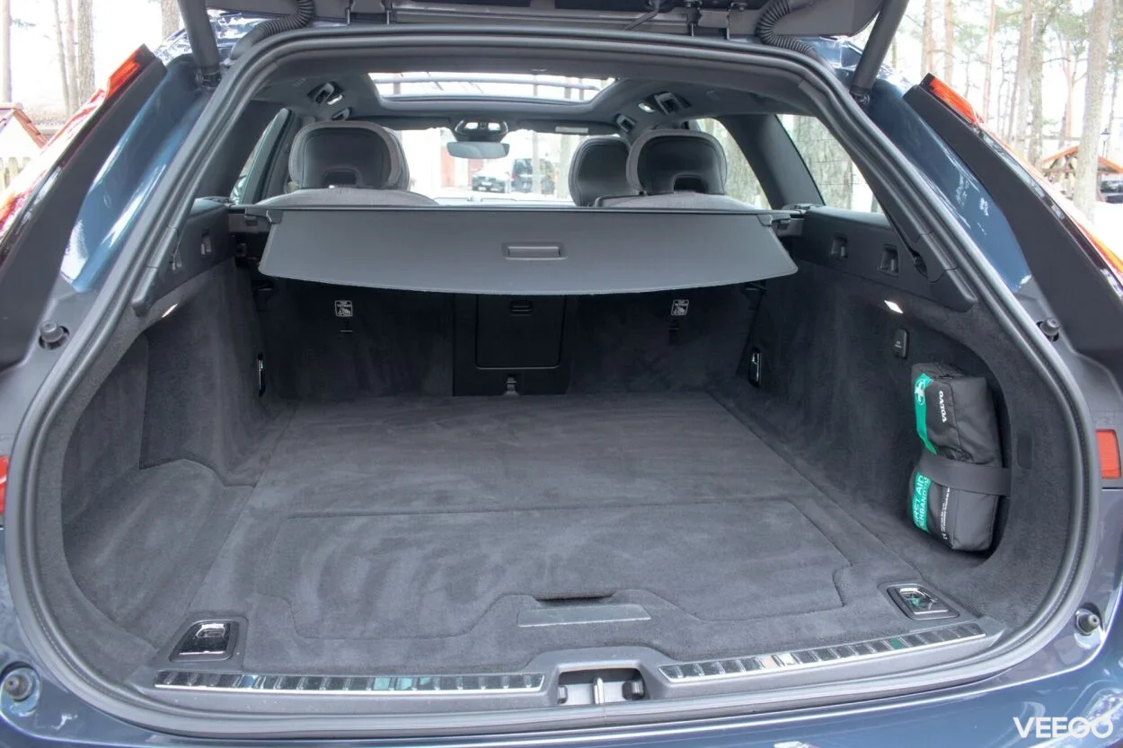 Volvo V90 MY22 T6 PHEV Inscription Intelli PRO Wntr 2 251kW