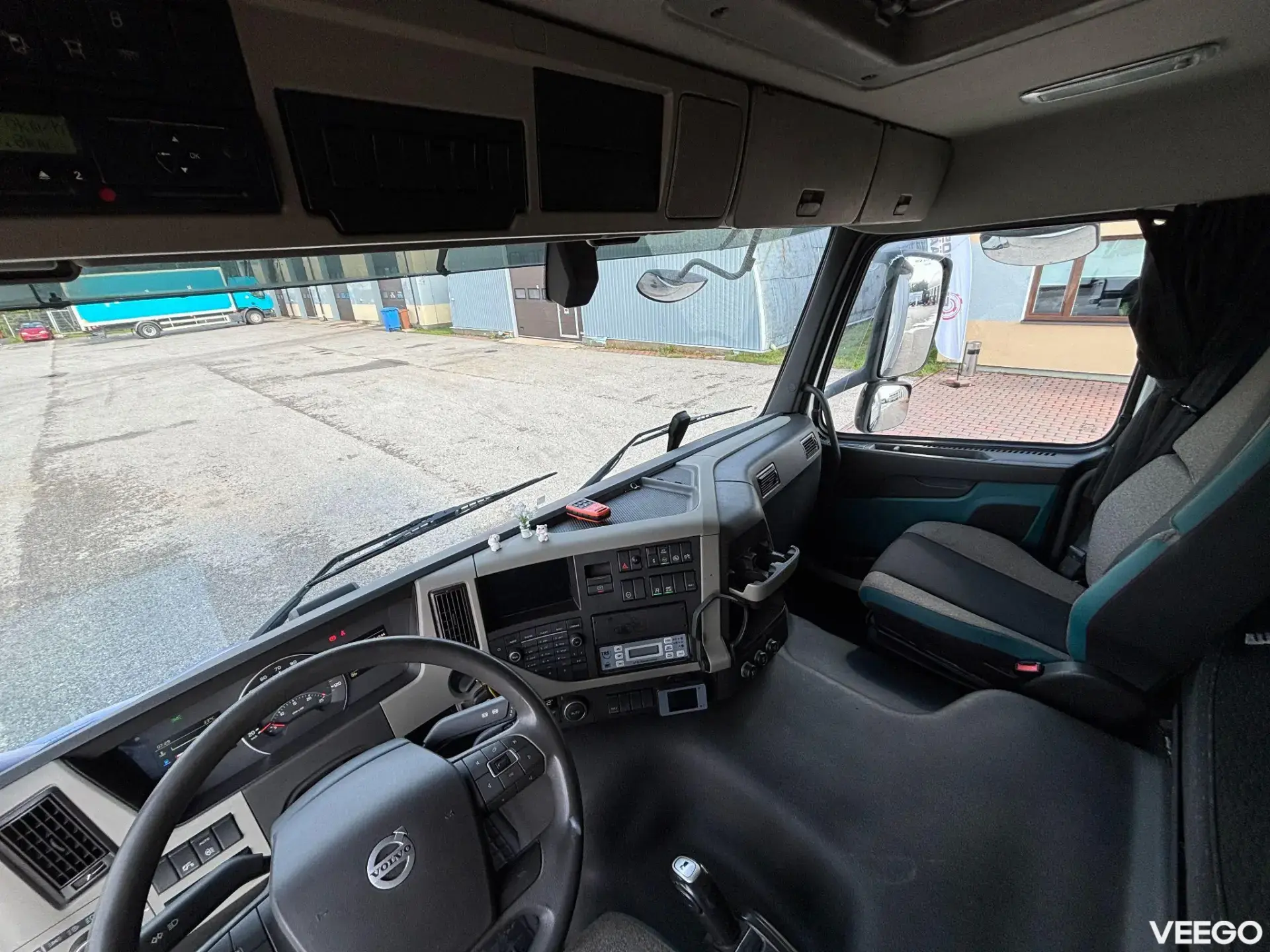 Volvo FM 4x2 + CARRIER 250kW