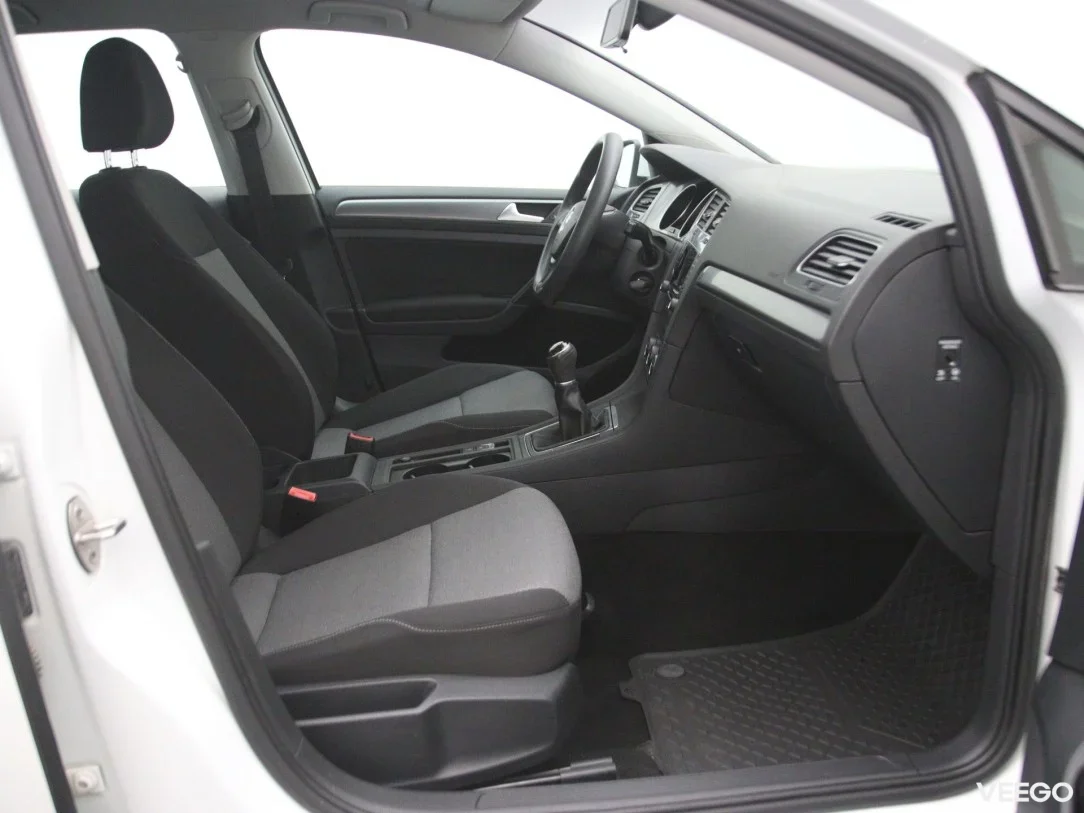 Volkswagen Golf 1.6 81kW