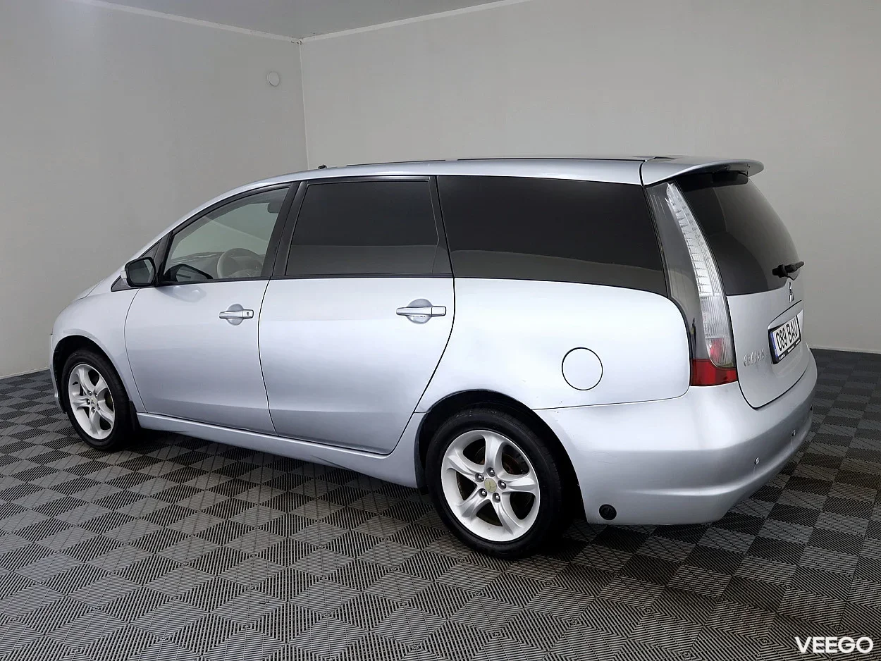 Mitsubishi Grandis 2.4 121kW