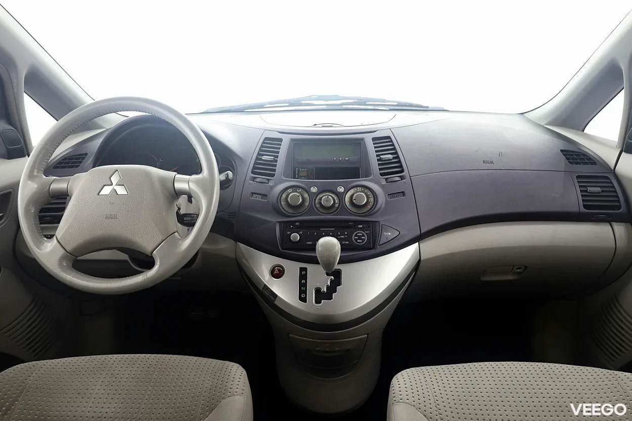 Mitsubishi Grandis 2.4 121kW