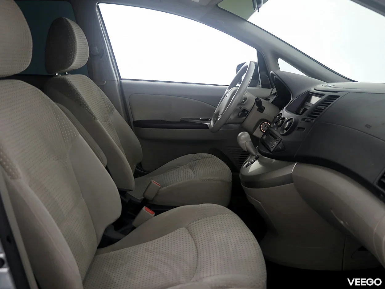 Mitsubishi Grandis 2.4 121kW