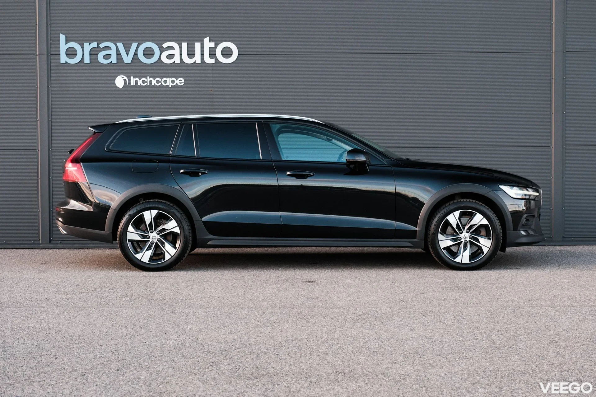 Volvo V60 Cross Country AWD Pro 2 140kW