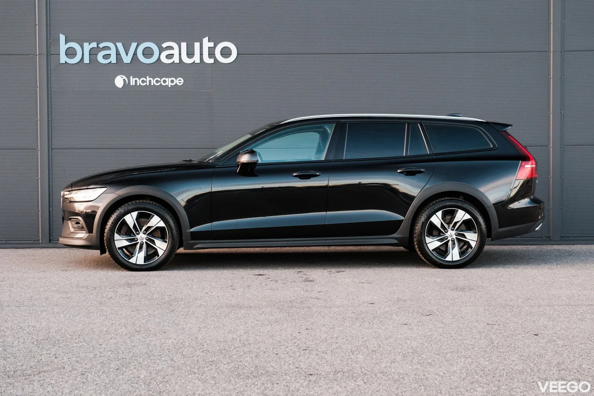 Volvo V60 Cross Country AWD Pro 2 140kW