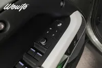 Land Rover Defender 110 D200 /Värmare /360 /Meridian/Se Spec/4.95% 147kW thumbnail