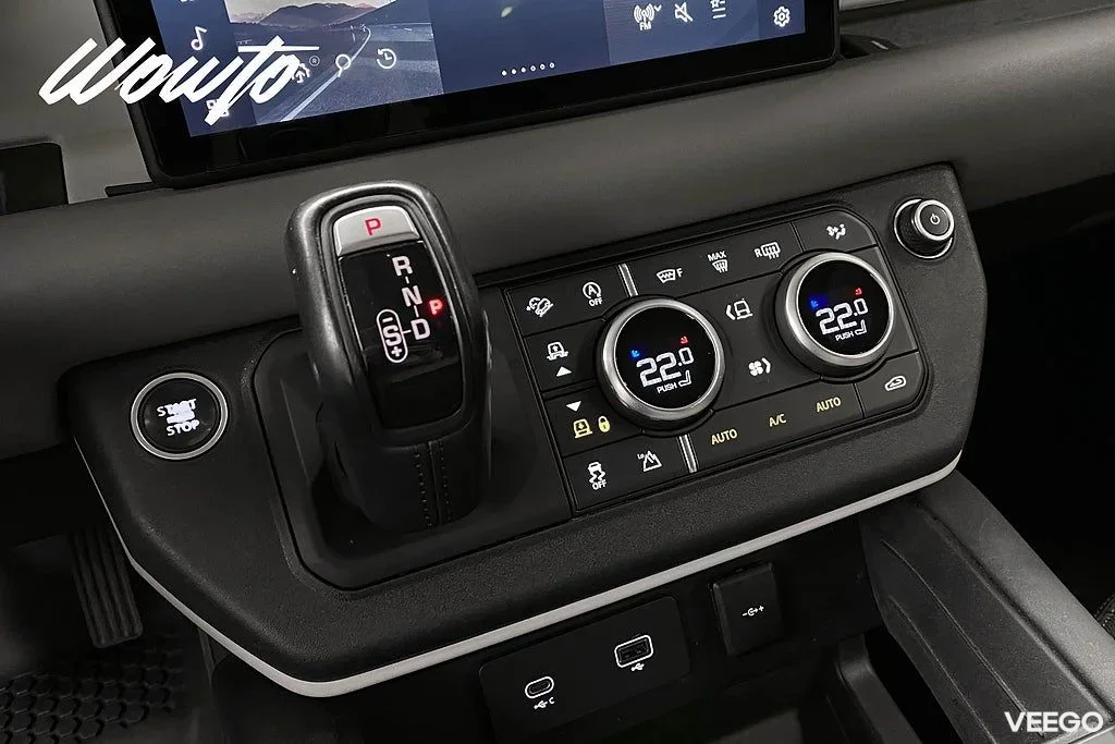 Land Rover Defender 110 D200 /Värmare /360 /Meridian/Se Spec/4.95% 147kW