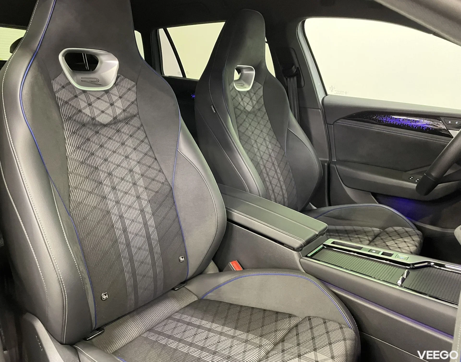 Volkswagen Passat Variant 4Motion R-Line Black Style 142kW