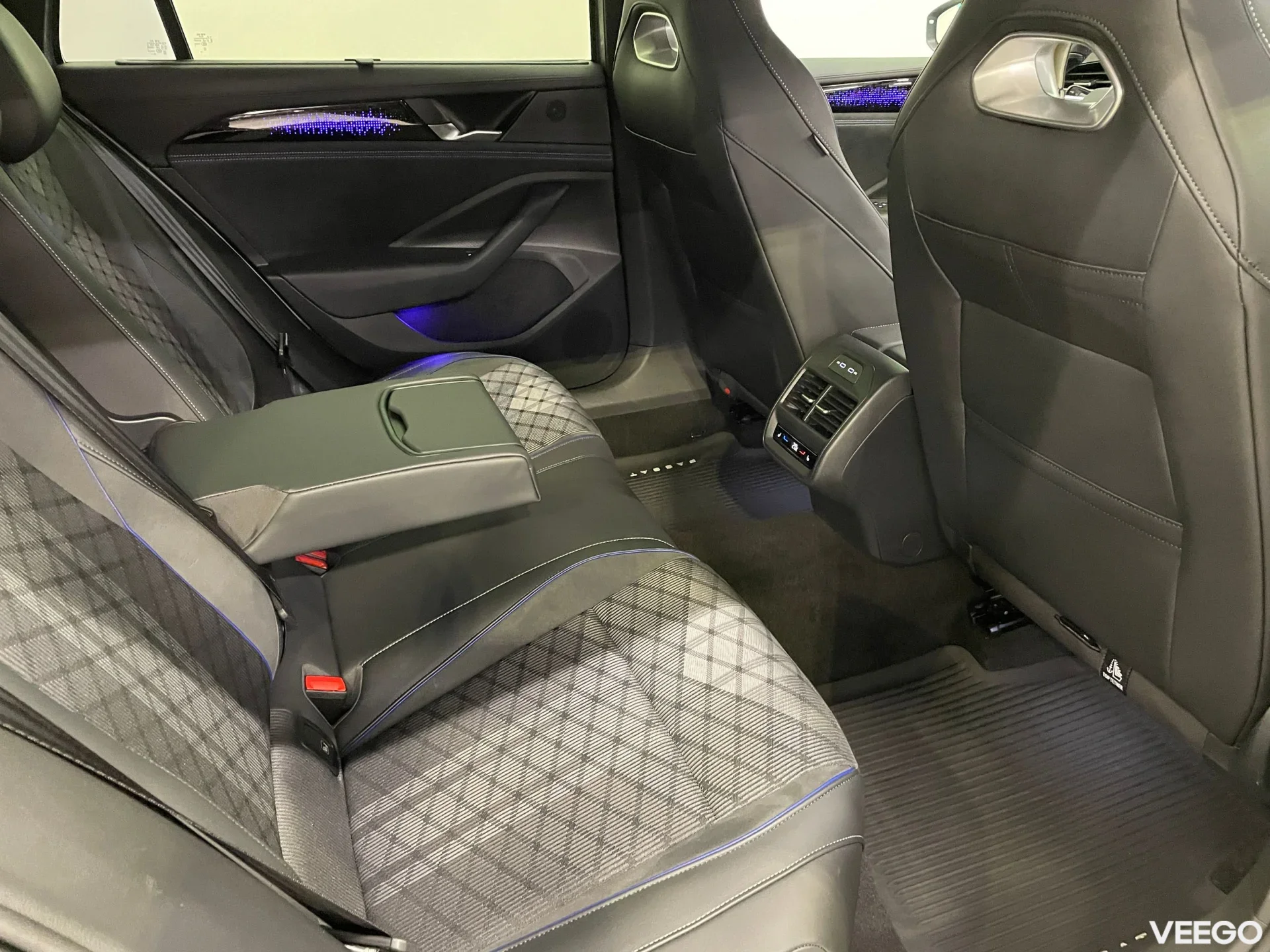 Volkswagen Passat Variant 4Motion R-Line Black Style 142kW