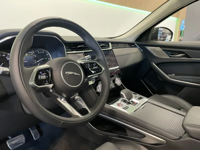 Image of Jaguar F-Pace - 184kW