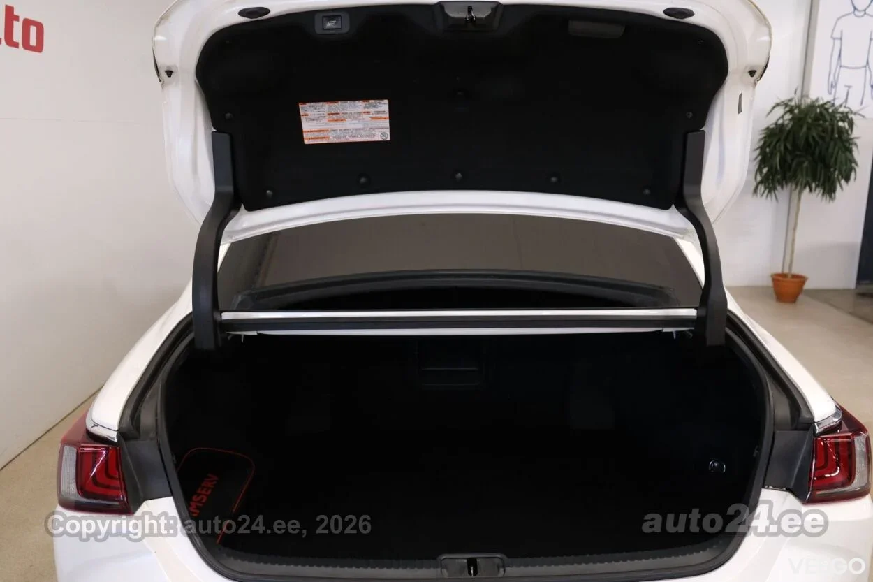 Lexus ES 300h Executive Facelift MY2023 2.5 131kW