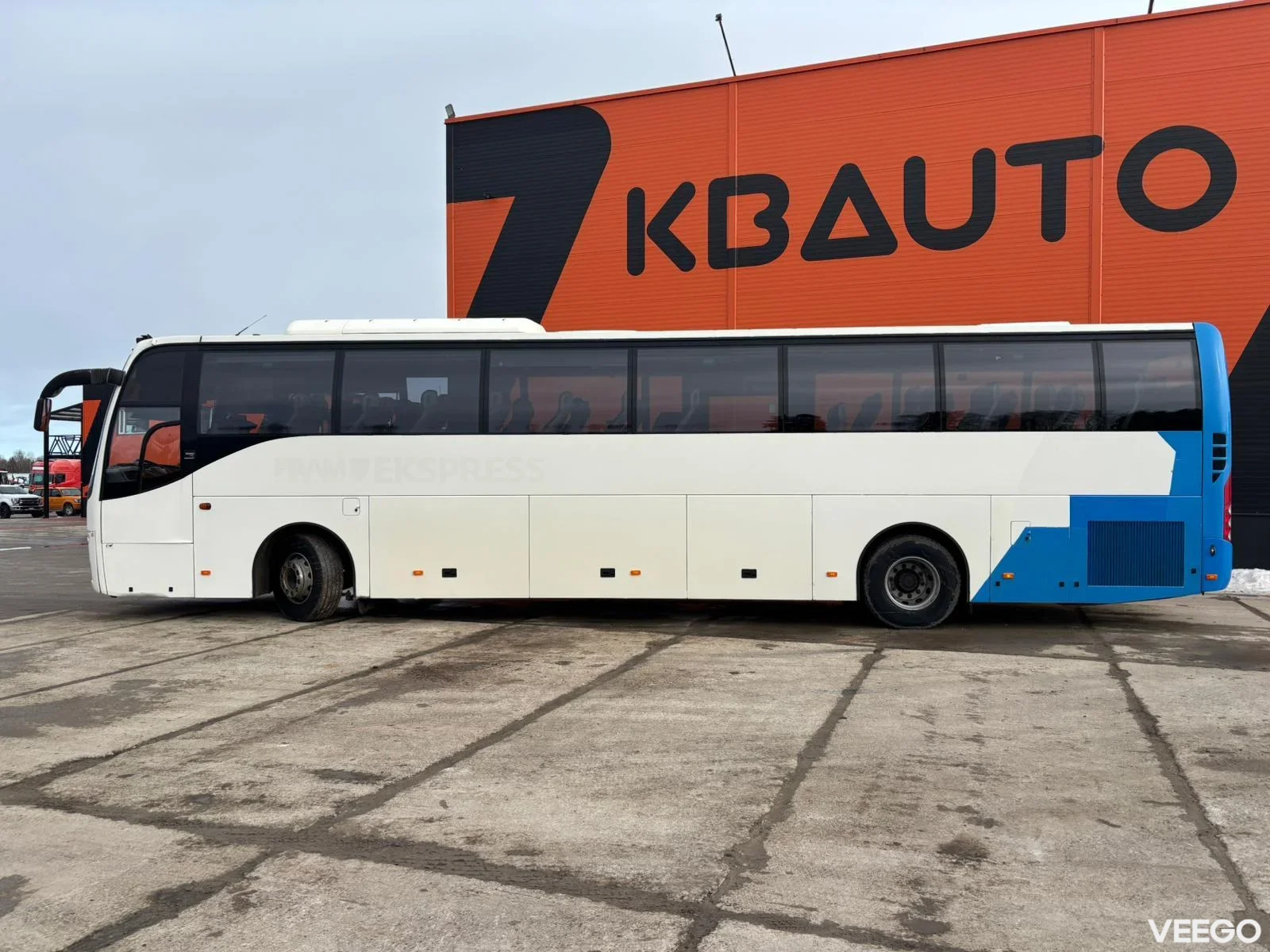 Volvo B8R AC / AUXILIARY HEATING / WC / WHEELCHAIR LIFT 240kW
