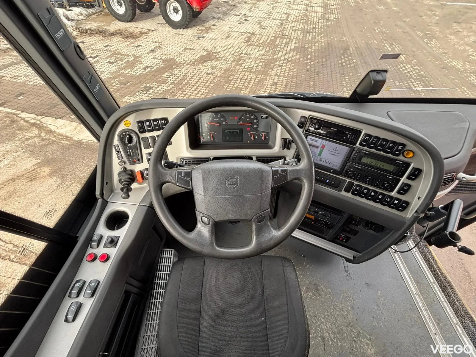 Volvo B8R AC / AUXILIARY HEATING / WC / WHEELCHAIR LIFT 240kW