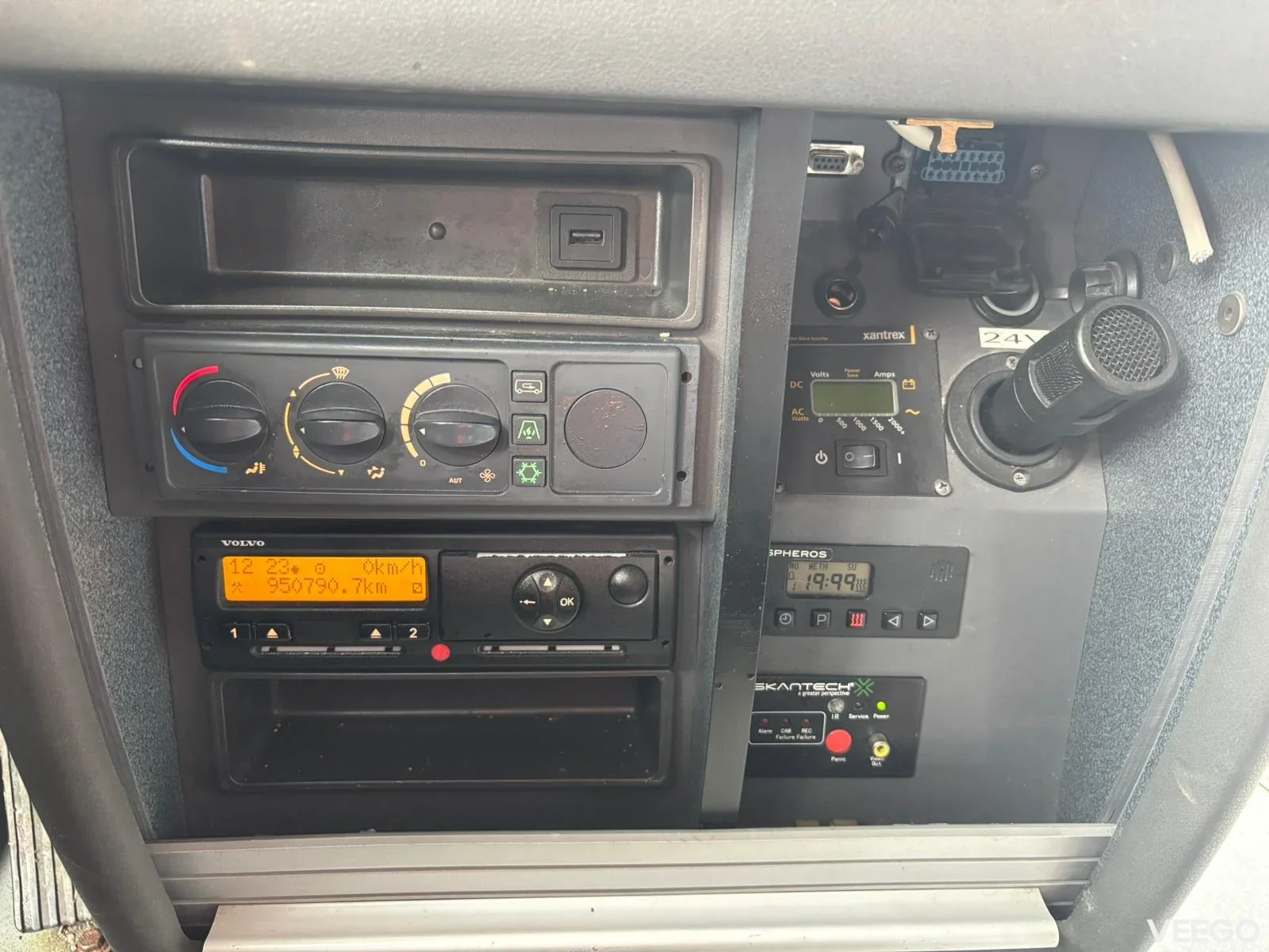 Volvo B8R AC / AUXILIARY HEATING / WC / WHEELCHAIR LIFT 240kW