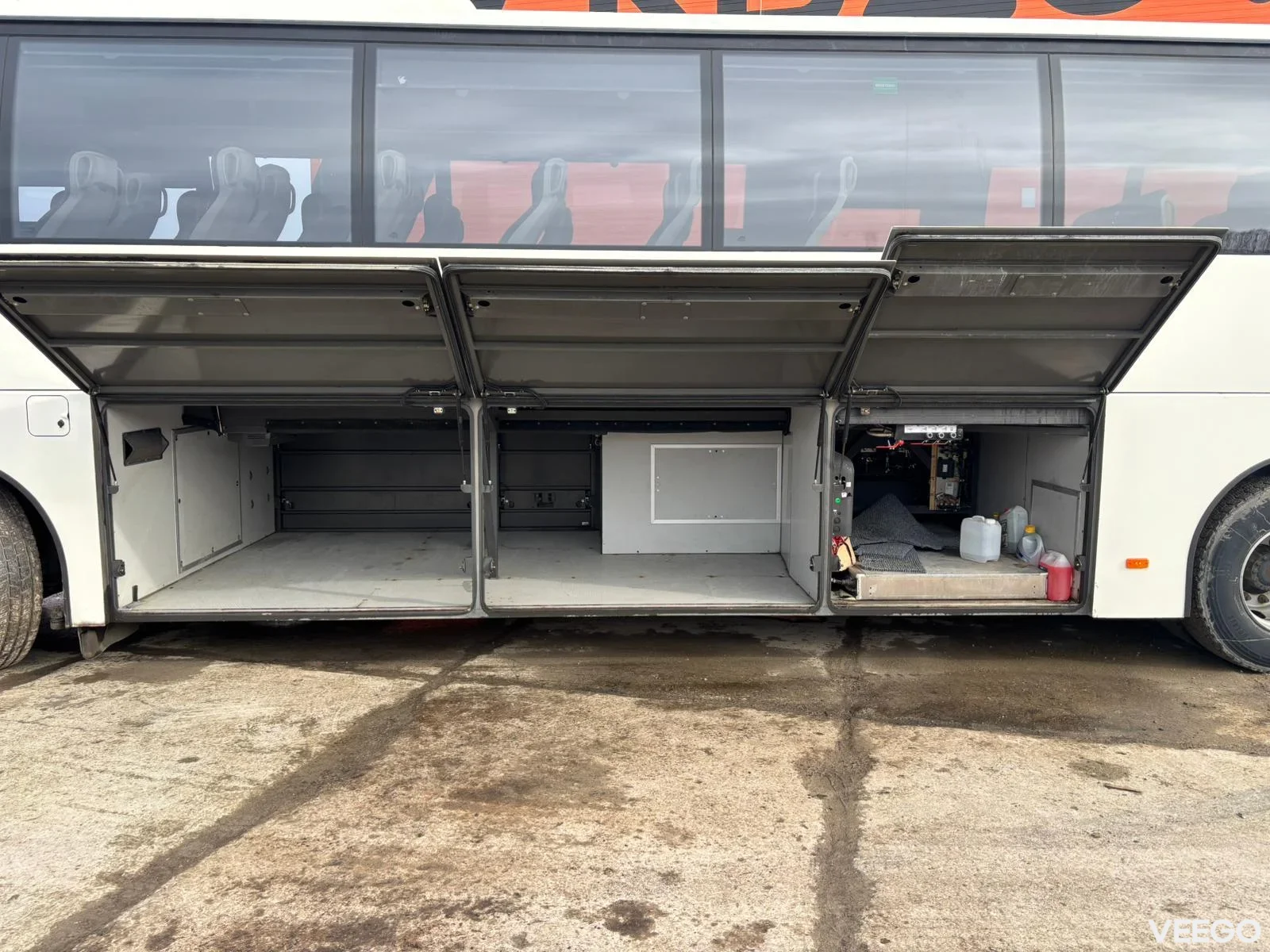 Volvo B8R AC / AUXILIARY HEATING / WC / WHEELCHAIR LIFT 240kW