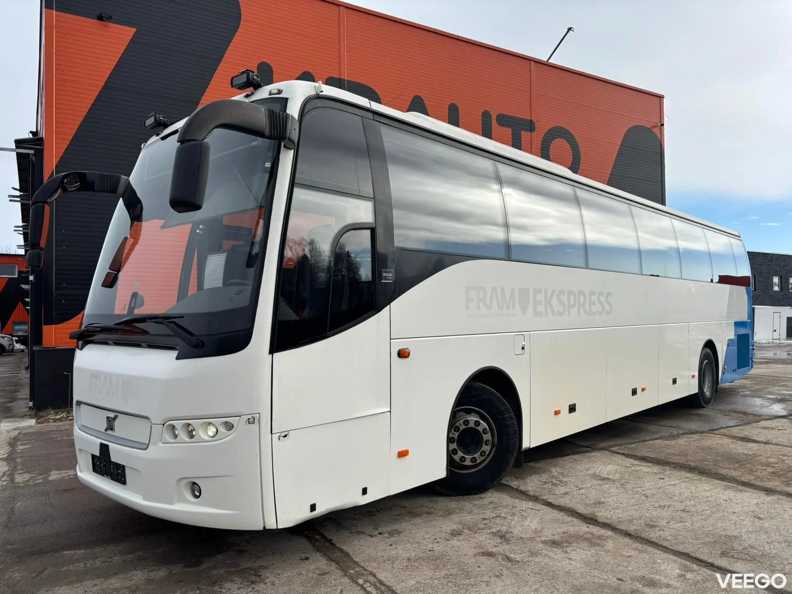 Volvo B8R AC / AUXILIARY HEATING / WC / WHEELCHAIR LIFT 240kW