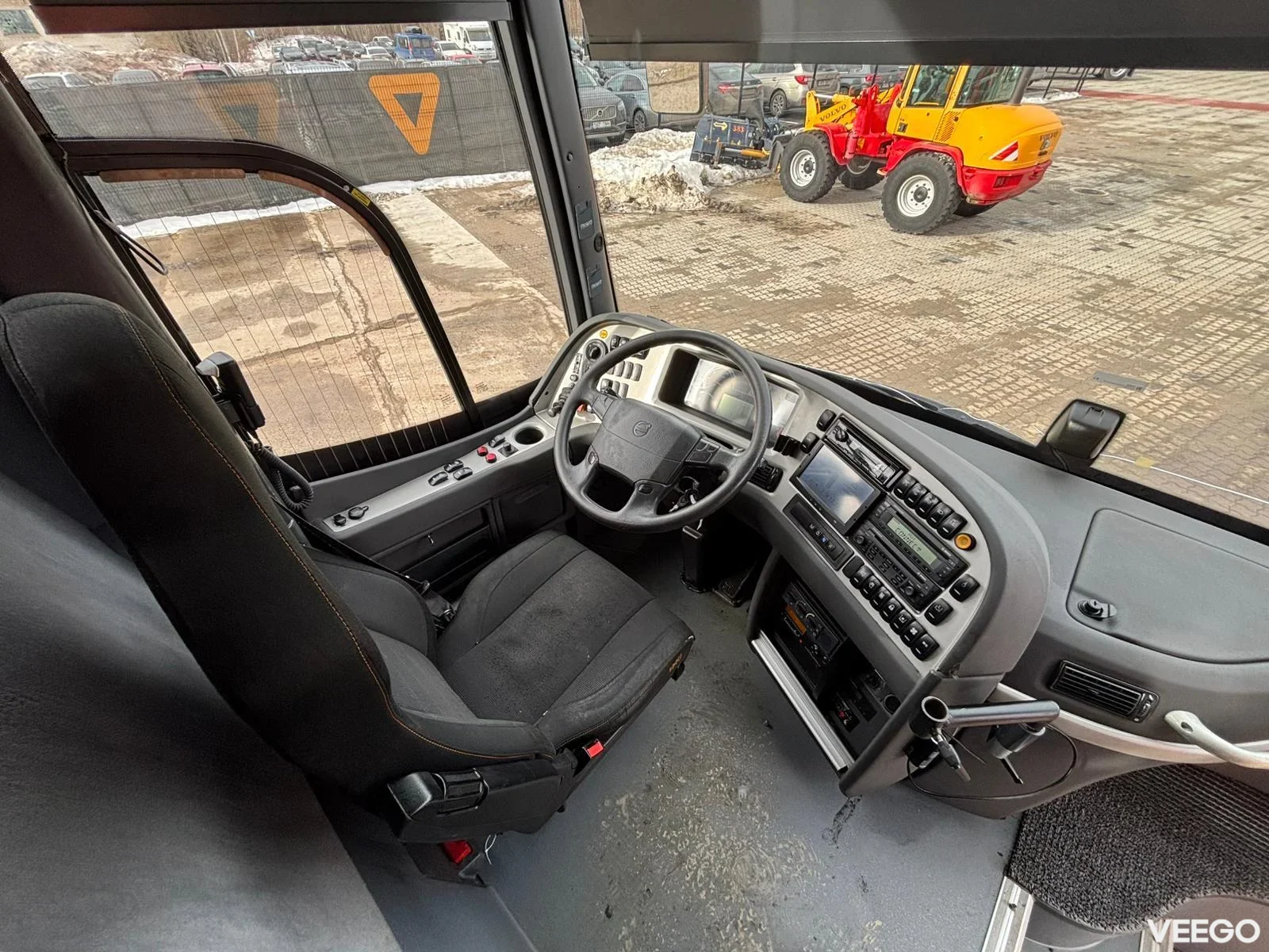 Volvo B8R AC / AUXILIARY HEATING / WC / WHEELCHAIR LIFT 240kW