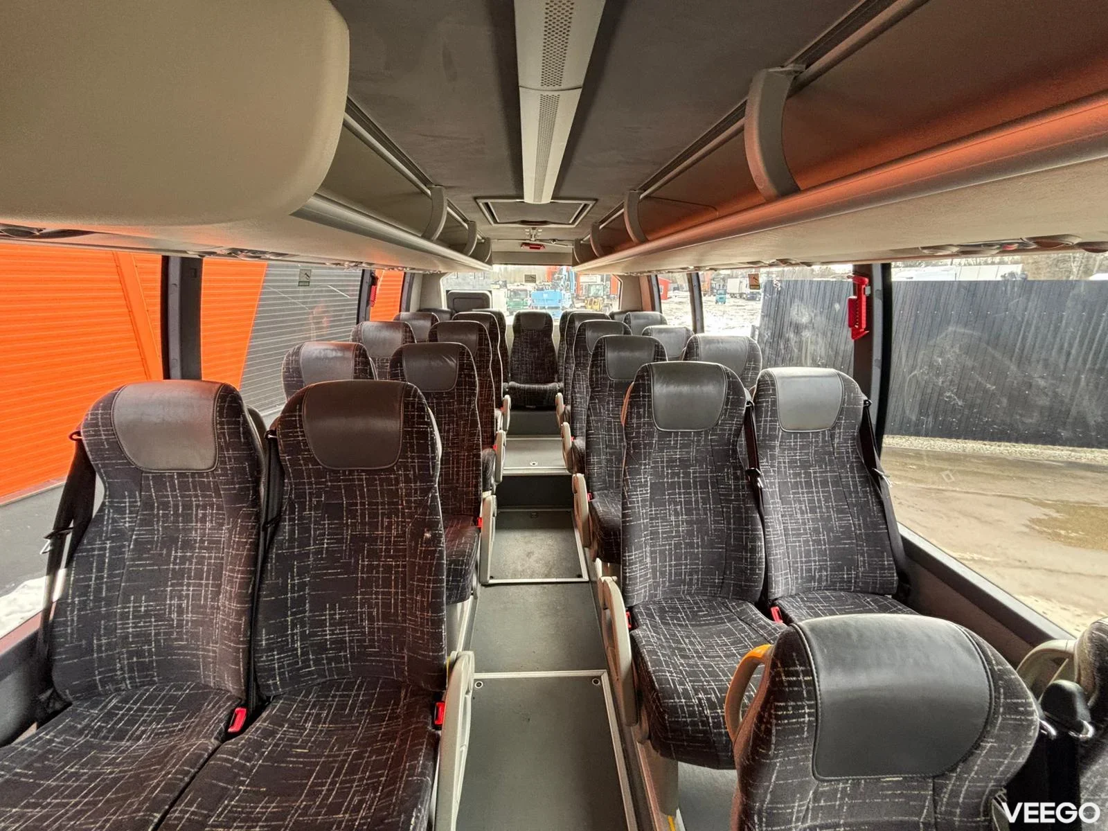 Volvo B8R AC / AUXILIARY HEATING / WC / WHEELCHAIR LIFT 240kW