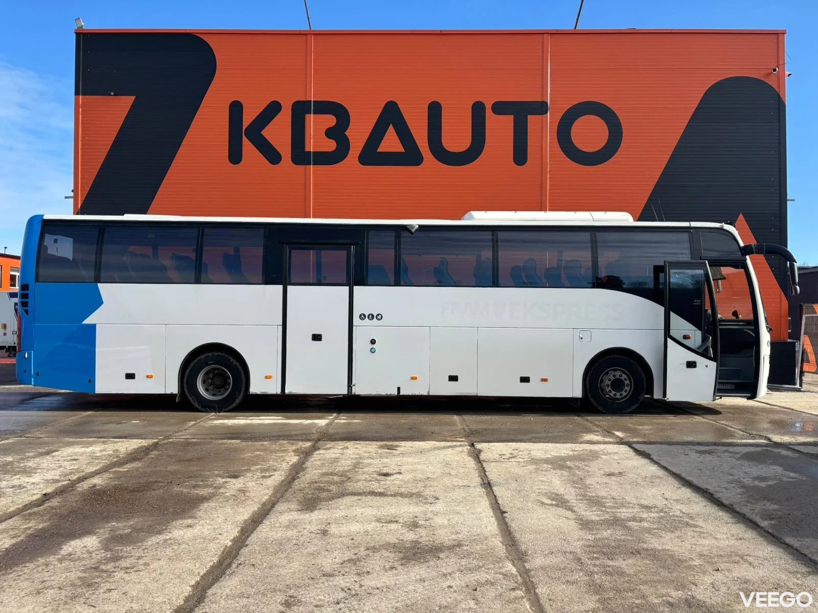 Volvo B8R AC / AUXILIARY HEATING / WC / WHEELCHAIR LIFT 240kW