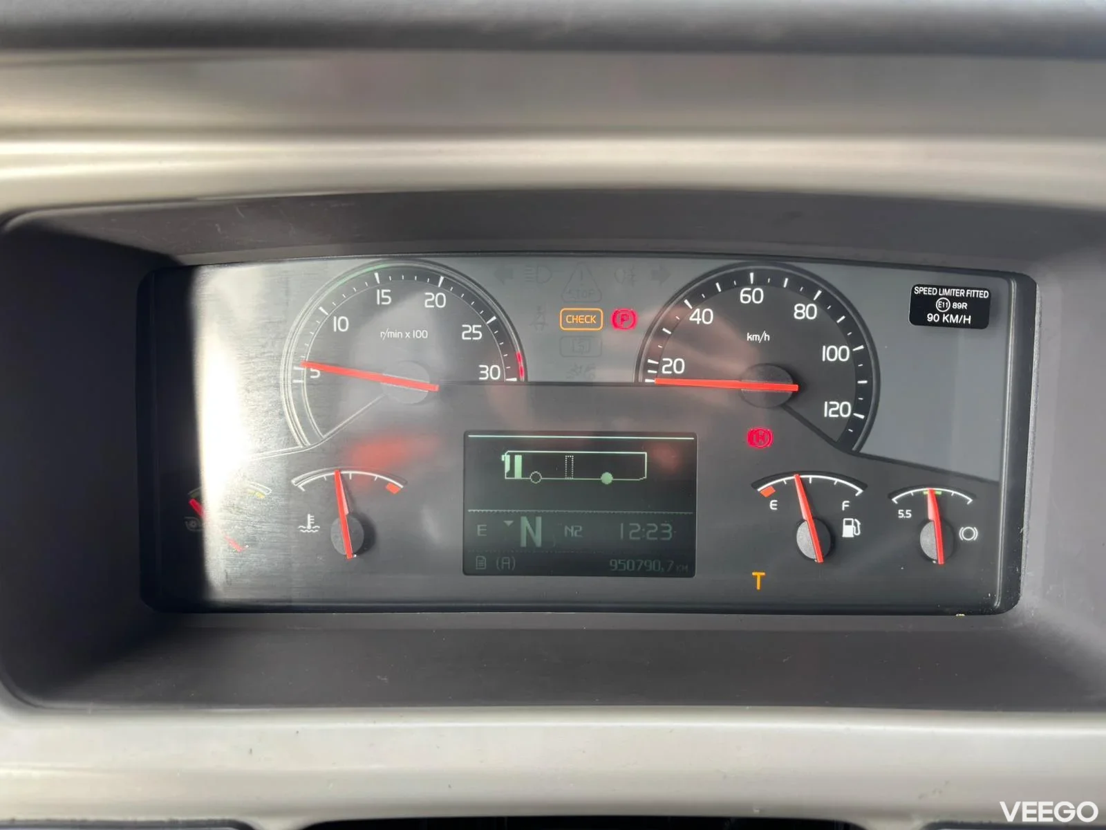 Volvo B8R AC / AUXILIARY HEATING / WC / WHEELCHAIR LIFT 240kW