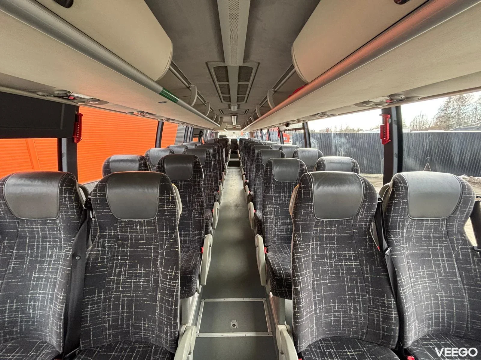 Volvo B8R AC / AUXILIARY HEATING / WC / WHEELCHAIR LIFT 240kW