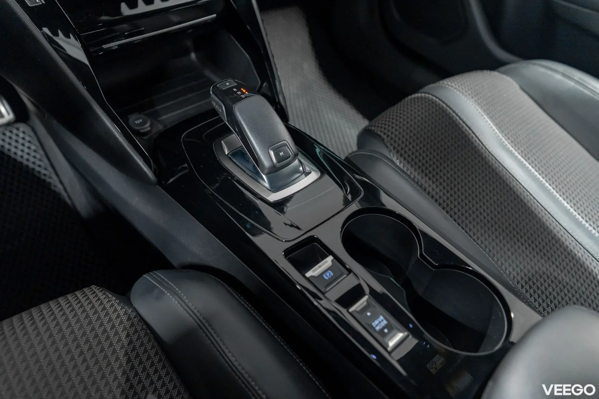 Peugeot 2008 GT PureTech 1.2 96kW