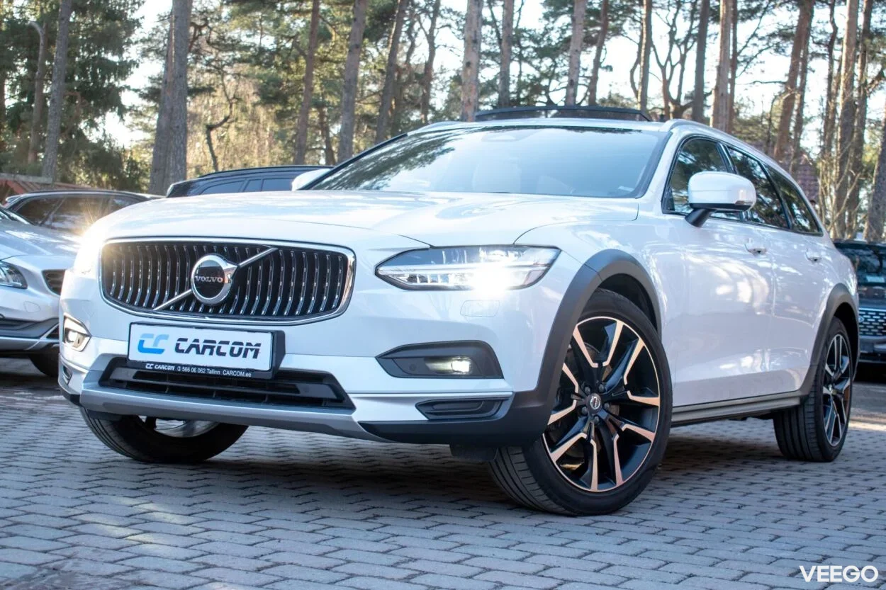 Volvo V90 Cross Country MY23 Ultimate Bright Xenium Wntr Fullopt 2 183kW