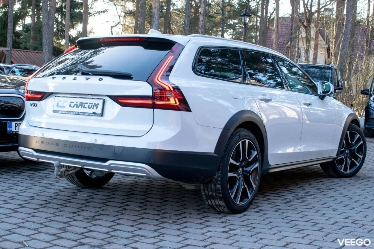 Volvo V90 Cross Country MY23 Ultimate Bright Xenium Wntr Fullopt 2 183kW