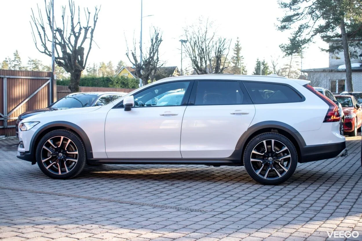 Volvo V90 Cross Country MY23 Ultimate Bright Xenium Wntr Fullopt 2 183kW