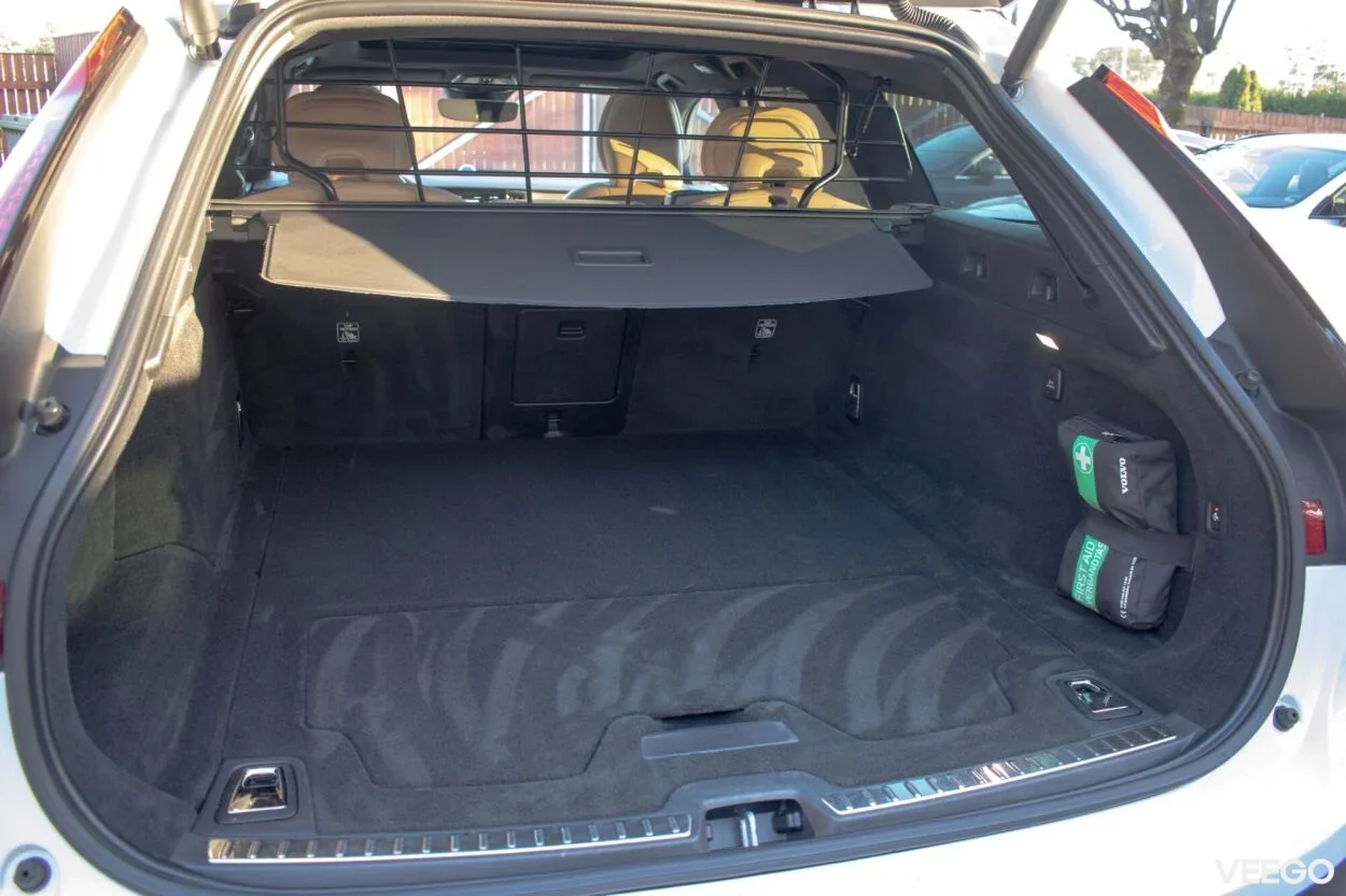 Volvo V90 Cross Country MY23 Ultimate Bright Xenium Wntr Fullopt 2 183kW