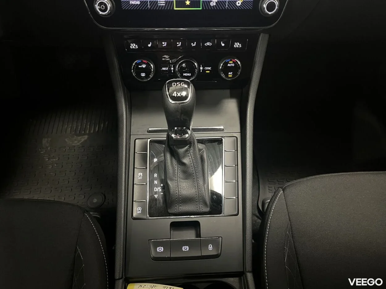 Skoda Superb Combi Active FL PLUS 7-k  DSG 4x4 2 140kW