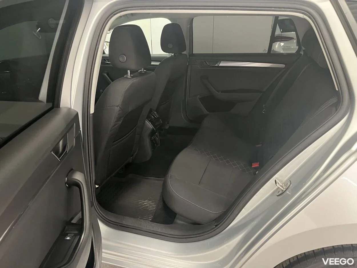 Skoda Superb Combi Active FL PLUS 7-k  DSG 4x4 2 140kW