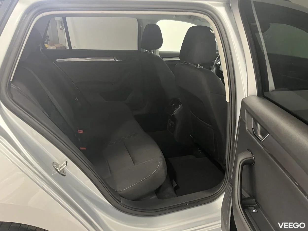 Skoda Superb Combi Active FL PLUS 7-k  DSG 4x4 2 140kW