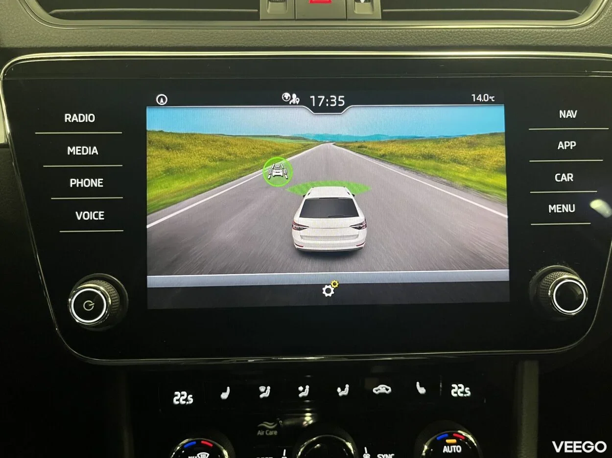 Skoda Superb Combi Active FL PLUS 7-k  DSG 4x4 2 140kW