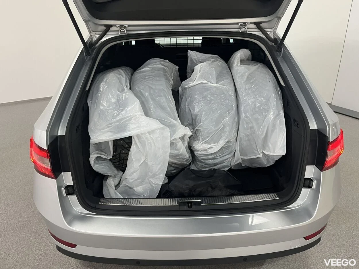 Skoda Superb Combi Active FL PLUS 7-k  DSG 4x4 2 140kW