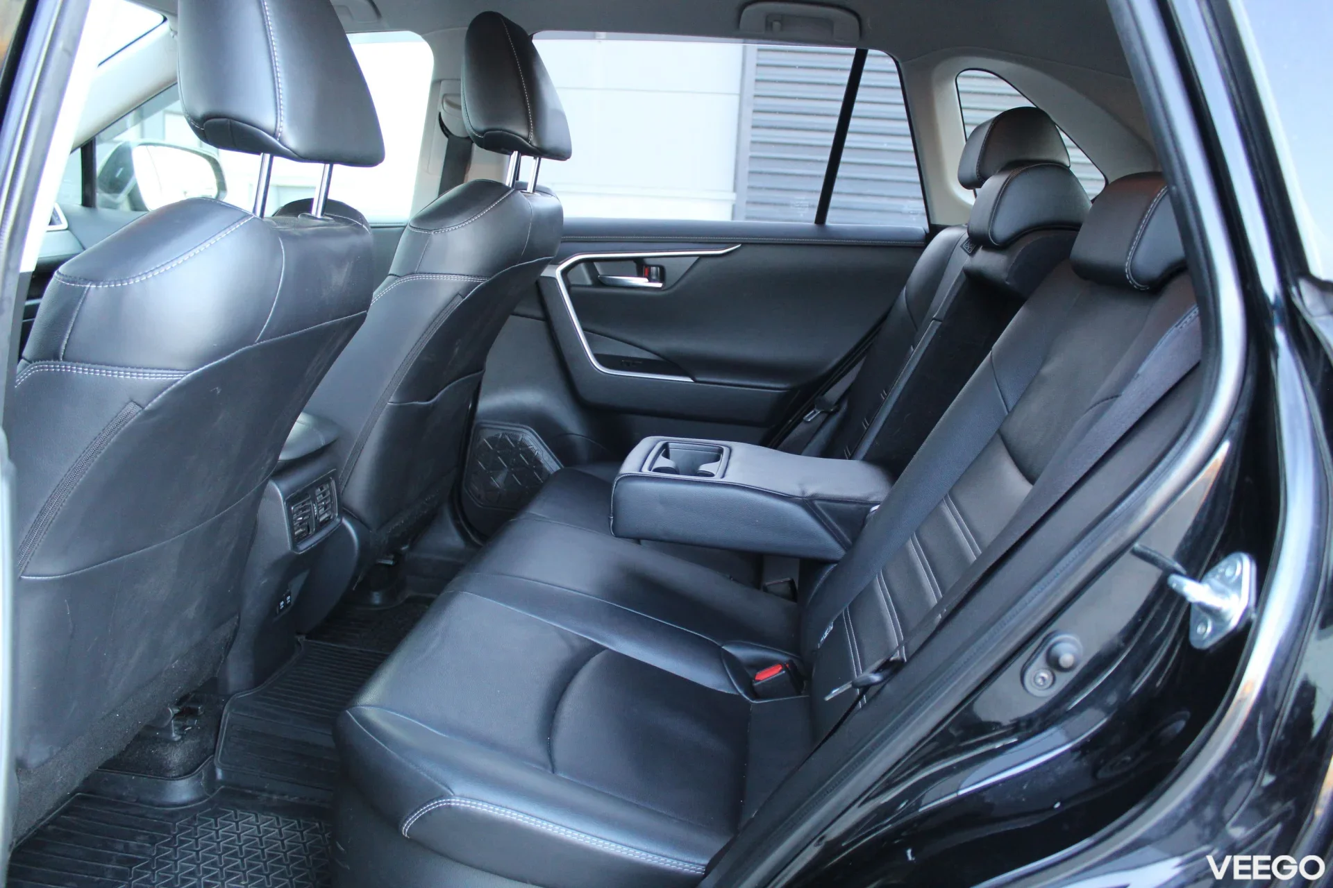 Toyota RAV4 Premium + Techlologya pakett Hybrid FWD 2.5 131kW